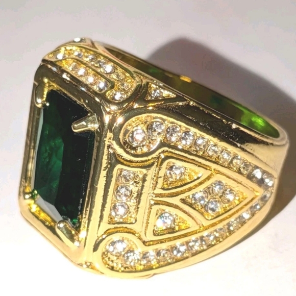 Elegant Green and Gold mens Ring Sz 13